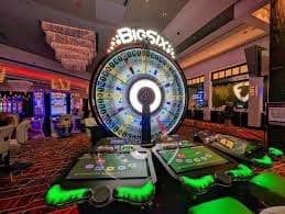 Pilihan pembayaran QRIS dan e-wallet lokal